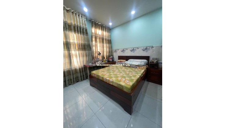 NHÀ BÁN QUẬN 12 - GIÁP SONG HÀNH, TRƯỜNG CHINH.
QUA TÂN BÌNH CHỈ VÀI PHÚT NHÀ 4 TẦNG BTCT VÀO Ở NGAY.