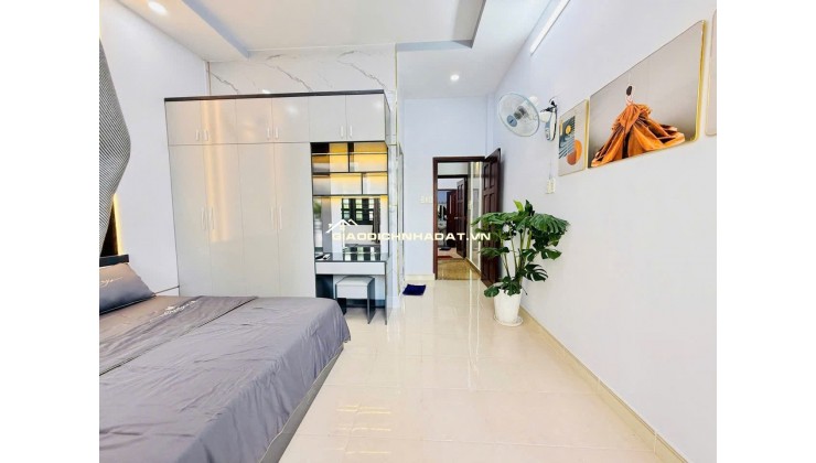 NHÀ BÁN THUẬN QUẬN 12 - GIÁP SONG HÀNH, TRƯỜNG CHINH.
QUA TÂN BÌNH CHỈ VÀI PHÚT NHÀ 4 TẦNG BTCT VÀO Ở NGAY.