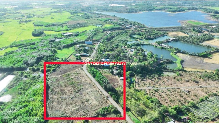 BÁN 2 LÔ LIÊN KỀ NGAY HỒ SUỐI MÔN - XÃ ĐẤT ĐỎ - TP HCM, CHỈ 3,8 TỶ 1 LÔ. LH:0707607272.