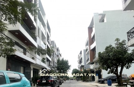 LÊ THỊ RIÊNG QUẬN 12-SIÊU PHẨM NHÀ ĐẸP - KIÊN CỐ VÀO Ở NGAY ĐÓN TẾT TẶNG FULL NỘI THẤT - ĐƯỜNG NHỰA XE TẢI TRÁNH - KHU DÂN TRÍ TOÀN NHÀ CAO TẦNG.