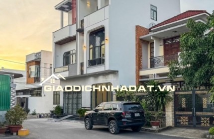 căn nhà ngang 5.3m hiếm khu Phước Bình - DT lớn 95m2 - 4 khu vực ngủ rộng