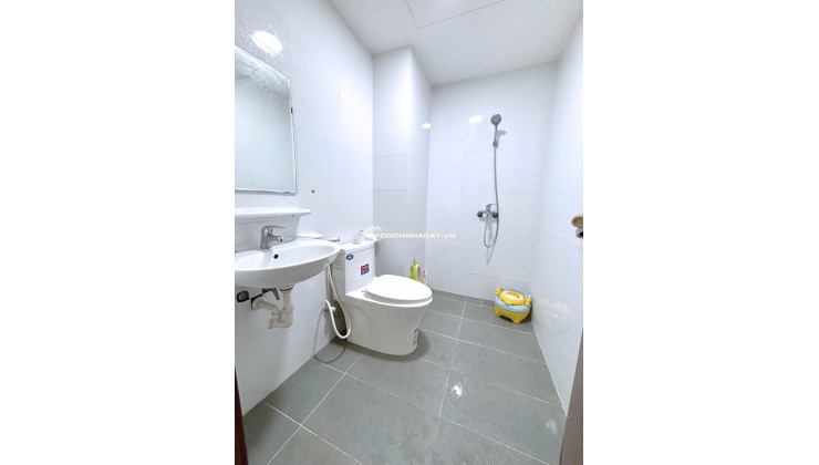 Chính chủ bán CH Iris Tower 59.4m2 2PN-2WC, 1.75 tỷ. Sổ sẵn, T17 H.Nam thoáng, có nội thất