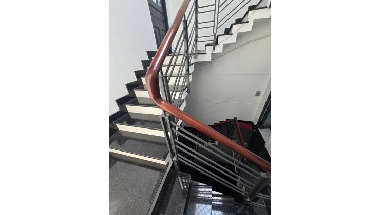 BÁN GẤP NHÀ 5 TẦNG, HẺM NHỰA XE TẢI 6M NGAY CHỢ TÂN HƯƠNG, GIÁ NHỈNH 8 TỶ