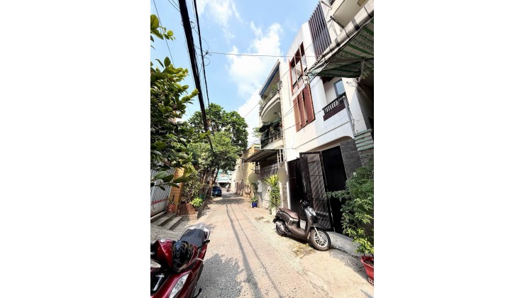 BÁN NHÀ 3 TẦNG MỚI XÂY KHU VỰC TÂN SƠN NHÌ, HẺM XE HƠI 6M THÔNG THOÁNG GẦN TRƯỜNG CẤP 2, 9.x Tỷ