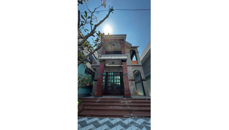 Cho thuê NC 7x35m 2 lầu 6PN số 911 Lê Khả Phiêu P An Lạc