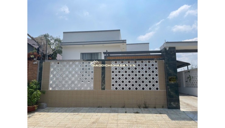 Chính chủ bán gấp biệt thự nhà vườn có hồ bơi 621.9m2 ở Thủ Đức