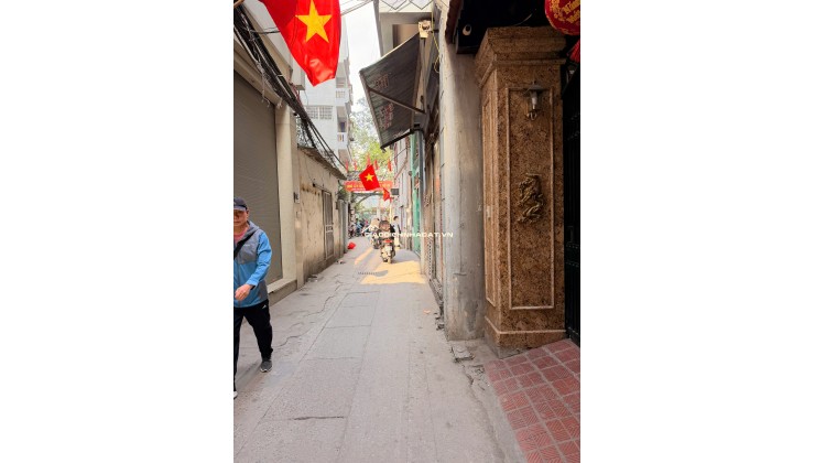 Quan nhân nhà ngay đầu ngõ, 12 tỷ 36m sử dụng 7 tầng thang máy mới kính coong chỉ cần dọn vào ở