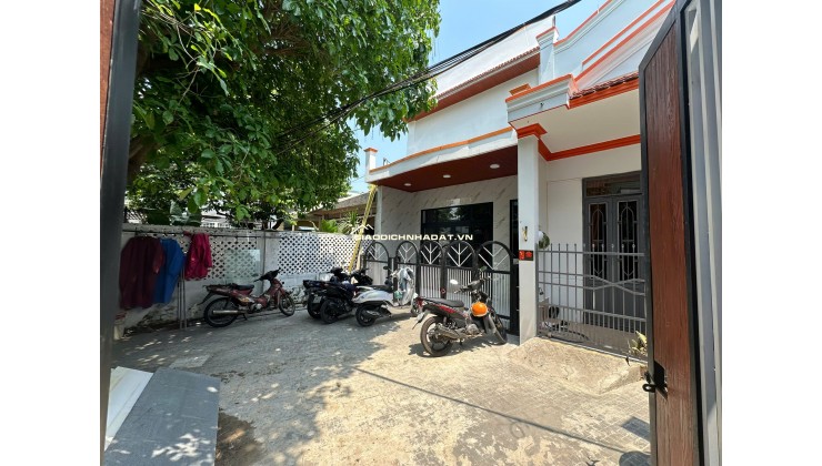 CHỈ 4,1 TỶ - SỞ HỮU NHÀ PHỐ 2 MẶT THOÁNG CMT8, CẨM LỆ!