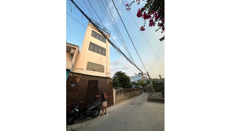 Bán nhà xây mới trang bị full nội thất 100% vào ở ngay, gần Tô Ký Q12