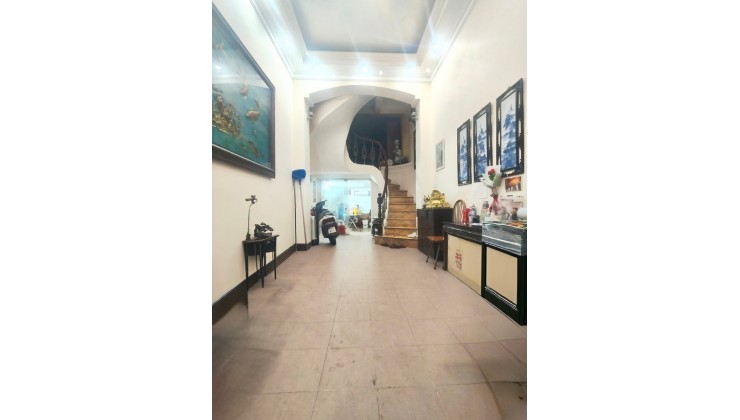 NHÀ PHÂN LÔ Ô TÔ TRÁNH - TRUNG TÂM HAI BÀ TRƯNG - KINH DOANH SẦM UẤT