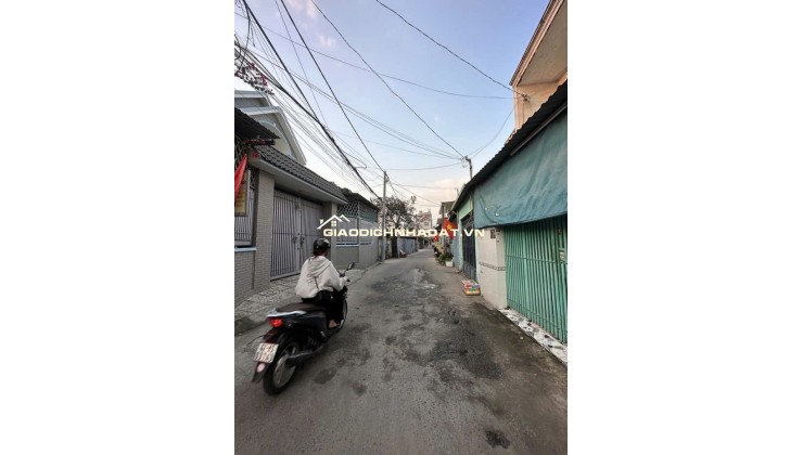 Bán nhà xây mới trang bị full nội thất 100% vào ở ngay, gần Tô Ký Q12