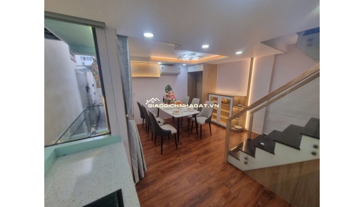 Chỉ 5 tỷ mua được căn nhà ngay trung tâm 126A/1 Nguyễn Cư Trinh Q1