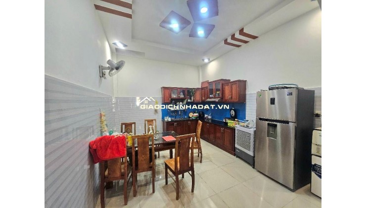 TRUNG TÂM TRƯỜNG THỌ - NHÀ 3 TẦNG 4PN RỘNG RẢI - ĐẦY ĐỦ CÔNG NĂNG - KHU DÂN TRÍ CAO - OTO NGỦ TRONG NHÀ
PHƯỜNG THỦ ĐỨC