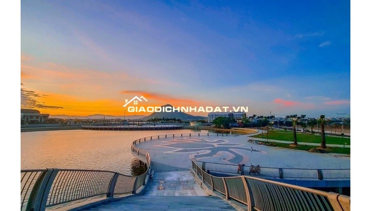 Bán khách sạn MT Trần Phú gần Vincom,thiết kế 23 phòng gần biển,sổ hồng lâu dài,kinh doanh sầm uất