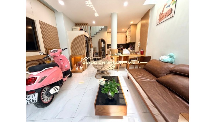 Hẻm Ô Tô - 3 Tầng đúc - Sát Mặt Tiền - Chỉ cách Quận 1 Cây cầu - 42m2 - Nhà mới vào ở ngay - P. Bình Lợi Trung