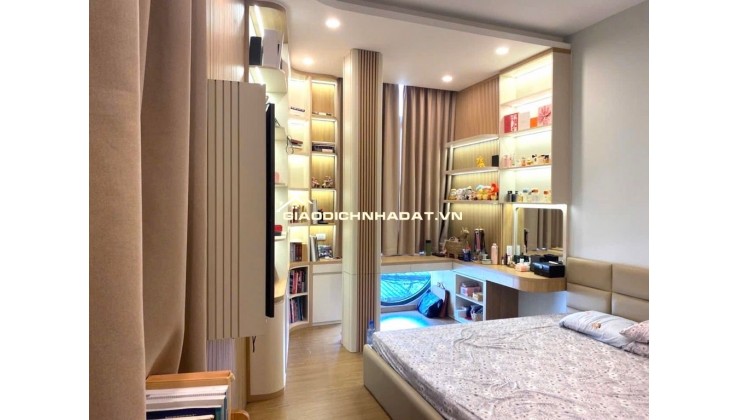 Hẻm Ô Tô - 3 Tầng đúc - Sát Mặt Tiền - Chỉ cách Quận 1 Cây cầu - 42m2 - Nhà mới vào ở ngay - P. Bình Lợi Trung