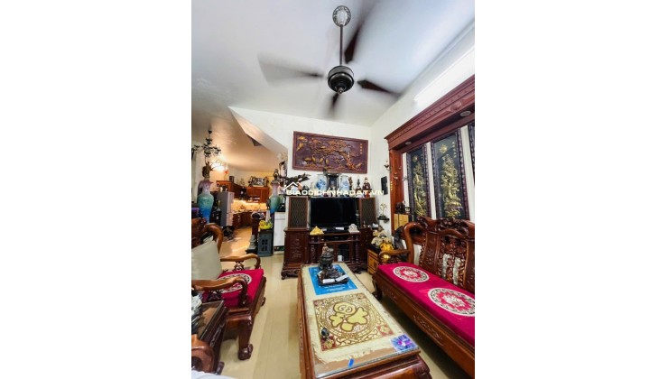 Bán nhà Đường 19/5 DT 65m2, 3 Tầng, MT 5.14m, Giá 13.6 tỷvăn quán Hà Đông