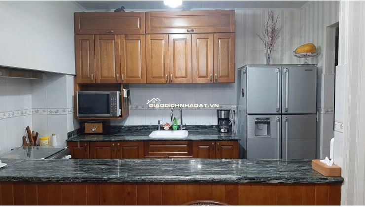 Bán căn hộ 12 Võ Văn Kiệt Q1 ngay trung tâm thành phố DT 71m2