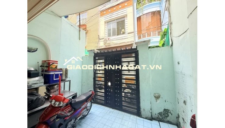 Nhà Đường Lạc Long Quân Quận Tân Bình Phường 11 Cũ.