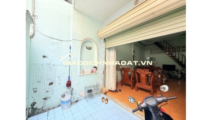 Nhà Đường Lạc Long Quân Quận Tân Bình Phường 11 Cũ.