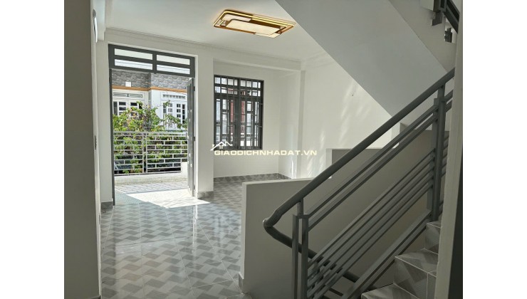 Bán nhà 1 trệt 2 lầu trống suốt mới 100%, hẻm 94// Phú Thọ Hoà Tân Phú