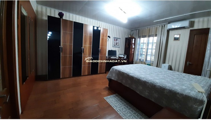 Bán căn hộ 12 Võ Văn Kiệt Q1 ngay trung tâm thành phố DT 71m2