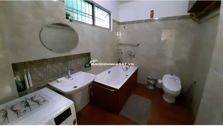 Bán căn hộ 12 Võ Văn Kiệt Q1 ngay trung tâm thành phố DT 71m2