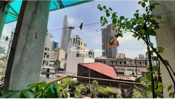 Bán căn hộ 12 Võ Văn Kiệt Q1 ngay trung tâm thành phố DT 71m2