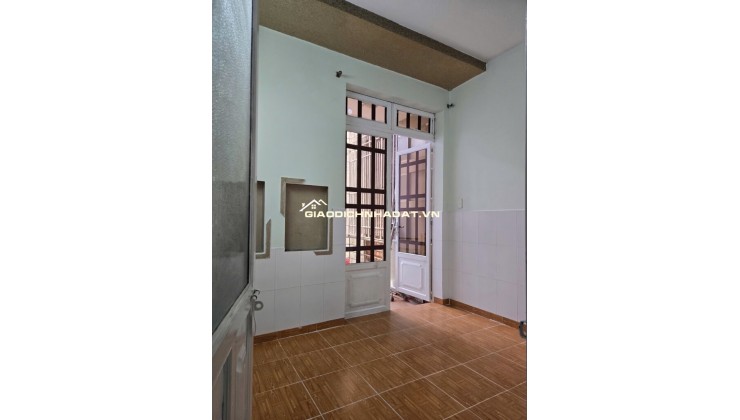 Bán nhà Q7: 35m2, 2 tầng, 2pn, sổ hồng, hẻm Huỳnh Tấn Phát, gần KCX Tân Thuận. giá 3.5 tỷ,