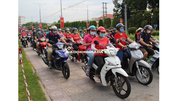 BÁN GẤP 2 LÔ 10X41=420M2 SHR NHỰA 16M NGAY KCN DÂN CƯ ĐÔNG, TIỆN XÂY TRỌ GIÁ 660TR