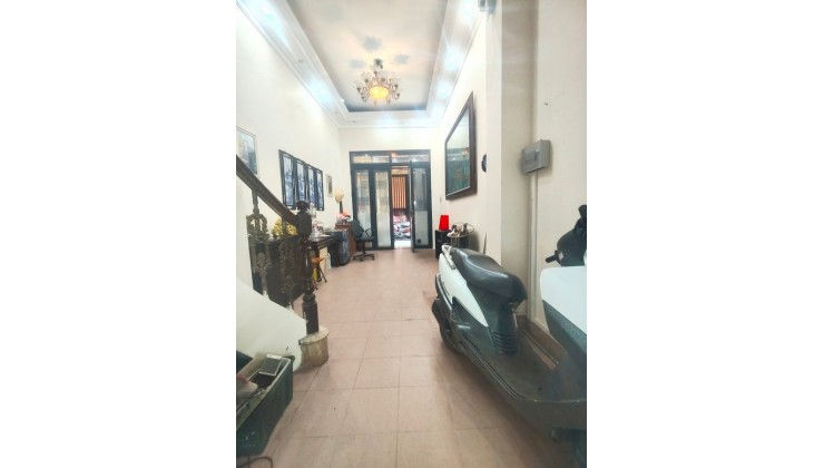 NHÀ PHÂN LÔ Ô TÔ TRÁNH - TRUNG TÂM HAI BÀ TRƯNG - KINH DOANH SẦM UẤT