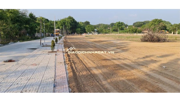 Chào bạn! Bạn đang có nhu cầu bán đất thổ cư 5x30m tại Bình Long, tỉnh Bình Phước. Để giúp bạn thuận tiện hơn trong việc bán, bạn có thể cung cấp