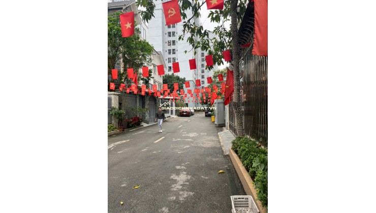 Cần bán BT Trung văn Hancic,Tố Hữu, DT 105mx 4T,MT 9m. Giá 35,5 tỷ. LH: 0964769634