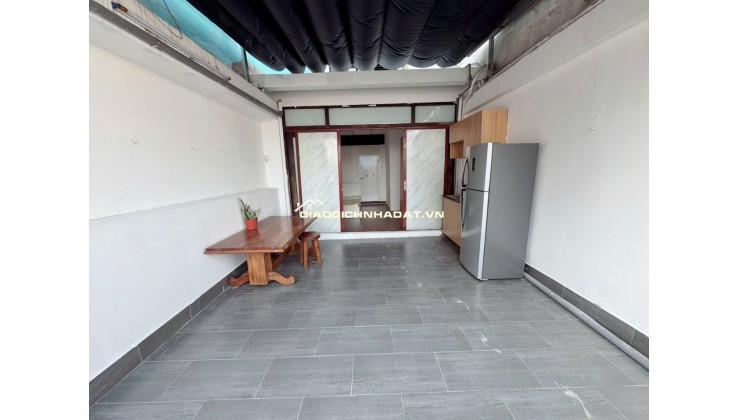 CHO THUÊ CHDV NGAY TRUNG TÂM QUẬN 1 ĐẦY ĐỦ TIỆN ÍCH, Ở NGAY. LH:0355640978