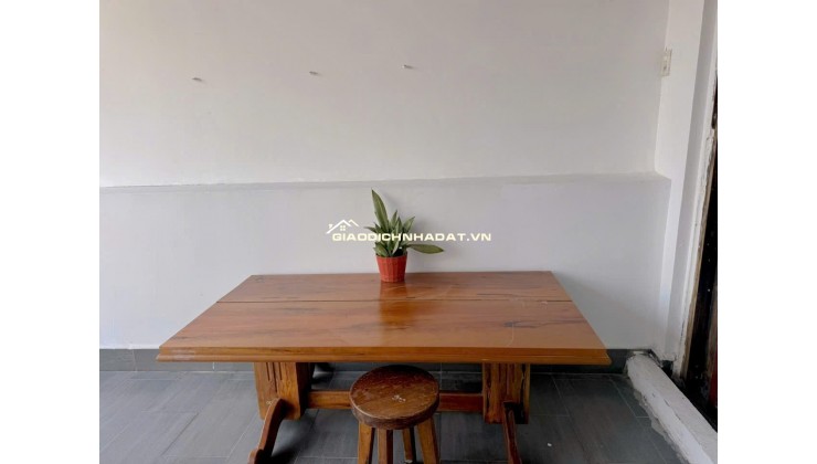 CHO THUÊ CHDV NGAY TRUNG TÂM QUẬN 1 ĐẦY ĐỦ TIỆN ÍCH, Ở NGAY. LH:0355640978