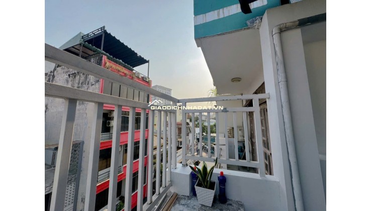 CHO THUÊ CHDV NGAY TRUNG TÂM QUẬN 1 ĐẦY ĐỦ TIỆN ÍCH, Ở NGAY. LH:0355640978