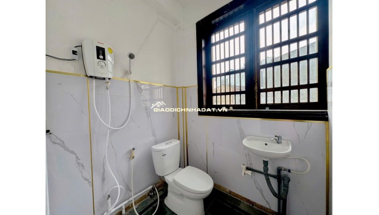 CHO THUÊ CHDV NGAY TRUNG TÂM QUẬN 1 ĐẦY ĐỦ TIỆN ÍCH, Ở NGAY. LH:0355640978