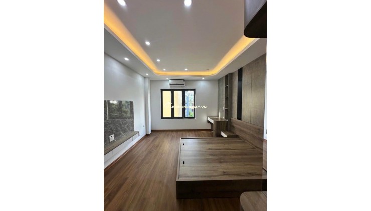 Bán nhà có 102 phố Phan Đình Giót, Nhà Đẹp chỉ việc sách vali vào ở 45m²  Giá 9,1 Tỷ