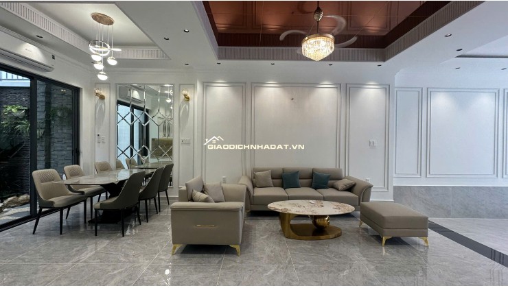 Siêu phẩm tân cổ điển Lê Văn Lương 5.6mx15m Full nội thất