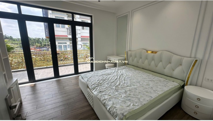 Siêu phẩm tân cổ điển Lê Văn Lương 5.6mx15m Full nội thất