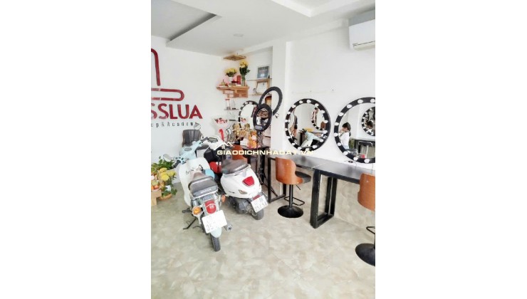 cần bán nhà mặt tiền đang cho thuê14tr/1 tháng (gần chợ tân bình)