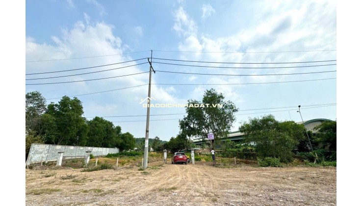 BÁN ĐẤT 2 MẶT TIỀN TẶNG NHÀ TẠI TP BIÊN HOÀ, DT 4200M2, SỔ SẴN, CHỈ 19 TỶ. LH:0933449988.