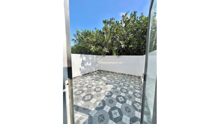 CHỦ VỠ NỢ HẠ 300TR BÁN NHANH NHÀ 2 LẦU NGAY NGÃ TƯ BẾN CÁ