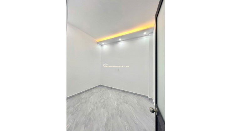 CHỦ VỠ NỢ HẠ 300TR BÁN NHANH NHÀ 2 LẦU NGAY NGÃ TƯ BẾN CÁ