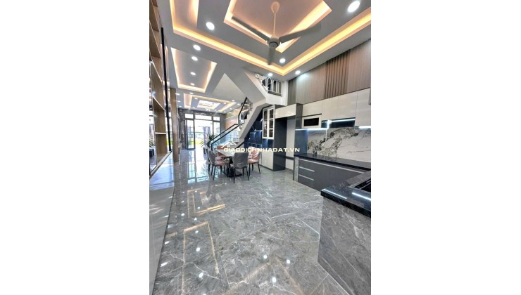 Nhà xây mới 2 tầng gần UBND xã Bến Lức , DT 100m2, nhận nhà ngay