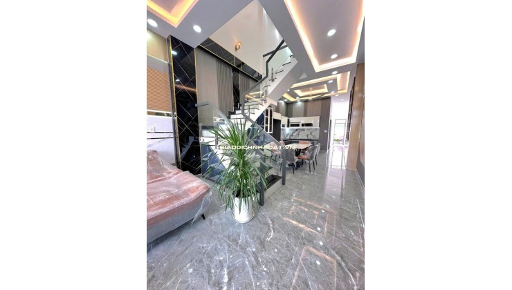 Nhà xây mới 2 tầng gần UBND xã Bến Lức , DT 100m2, nhận nhà ngay