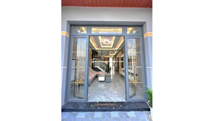 Nhà xây mới 2 tầng gần UBND xã Bến Lức , DT 100m2, nhận nhà ngay