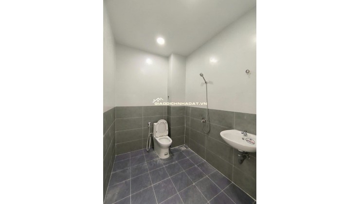 Bán nhà mới xây 3 tầng Long Hòa, thanh toán trước chỉ 900 triệu, nhận nhà ngay.