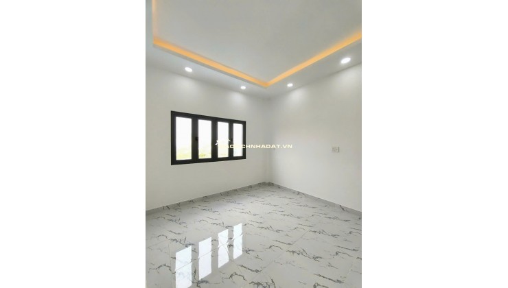 Bán nhà mới xây 3 tầng Long Hòa, thanh toán trước chỉ 900 triệu, nhận nhà ngay.