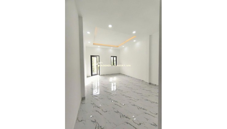 Bán nhà mới xây 3 tầng Long Hòa, thanh toán trước chỉ 900 triệu, nhận nhà ngay.